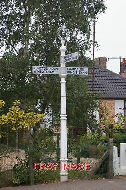 Photo signpost watlington - ,